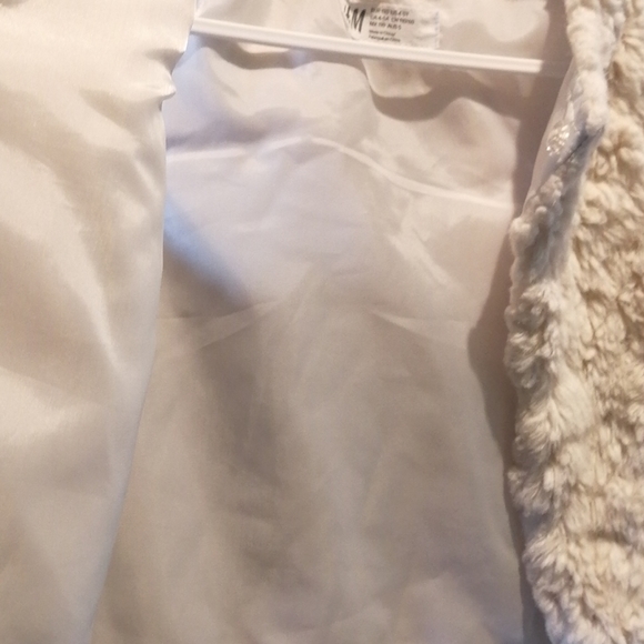 3/$30 - H&M Girl's Fur Vest - size 4 - Picture 3 of 4